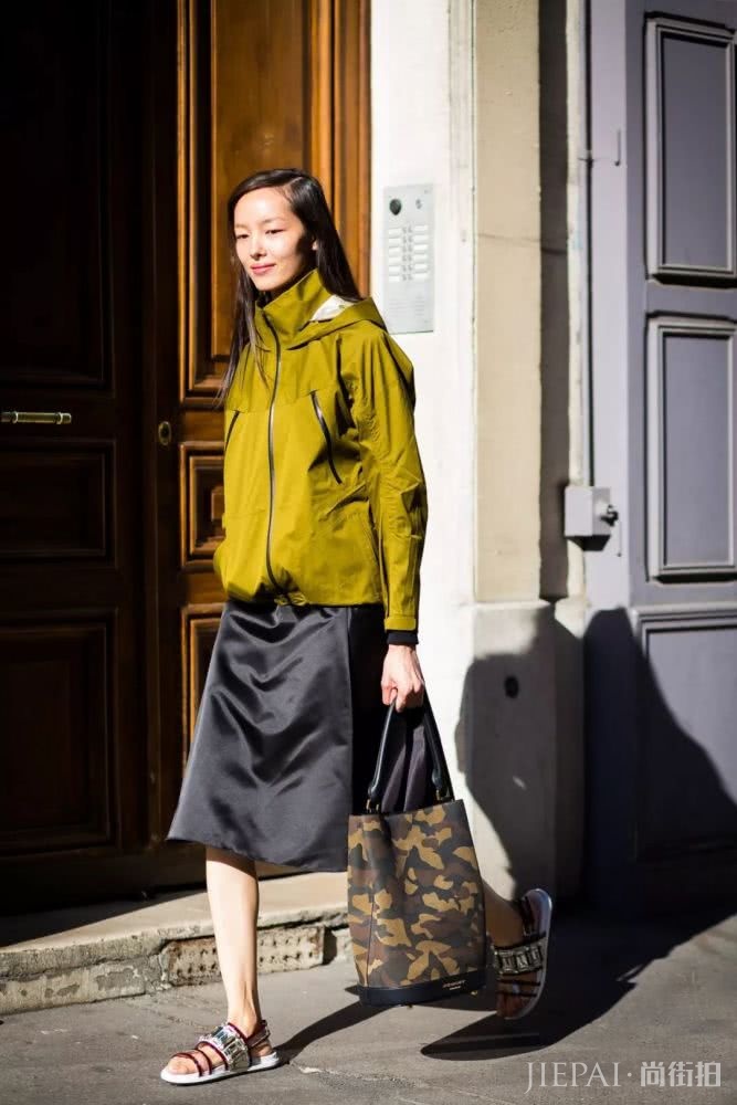 被误会了多年的运动夹克，如今它终于翻身了