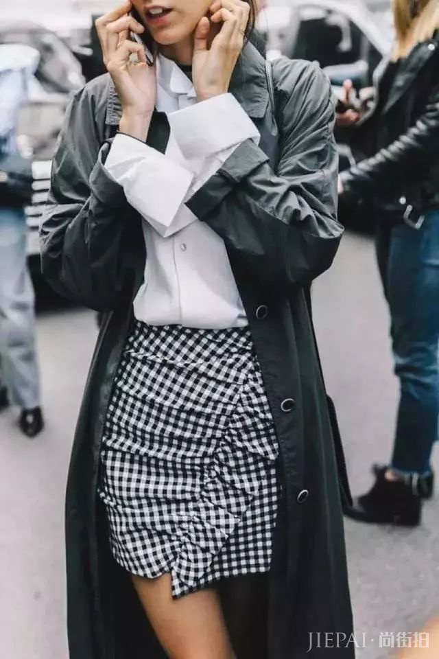 街头潮人告诉你 秋冬季度穿这6条裙子,美过一整年