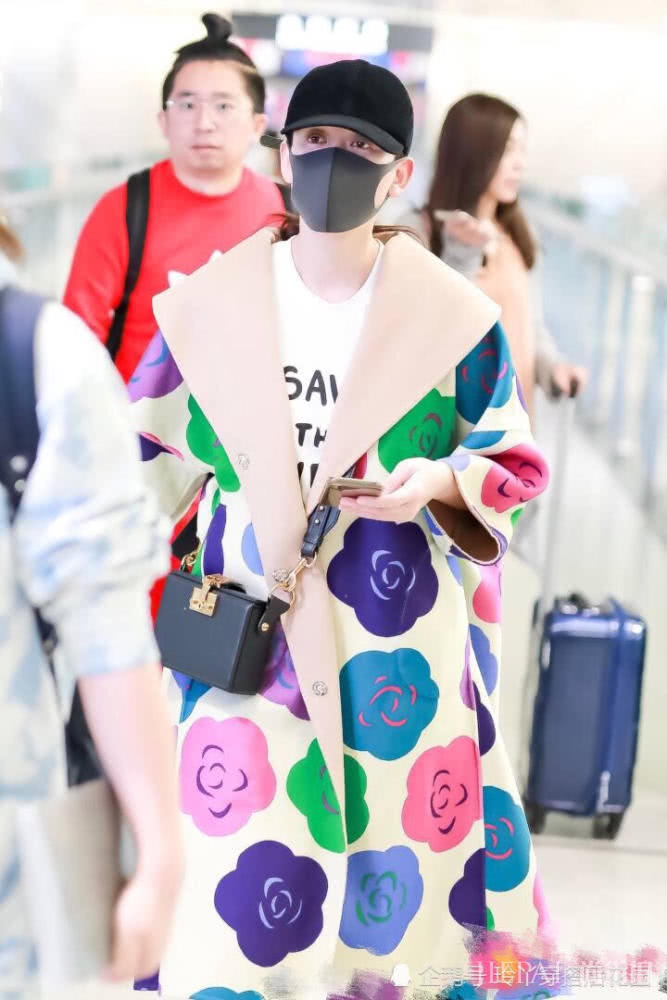 陈乔恩太会搭，这么俗气的大衣居然也穿出了小清新少女感