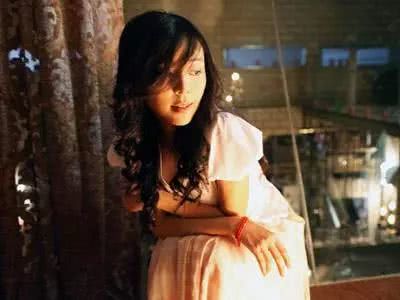 演技不输章子怡周迅，却没能大紫大红的她到底差在哪儿？