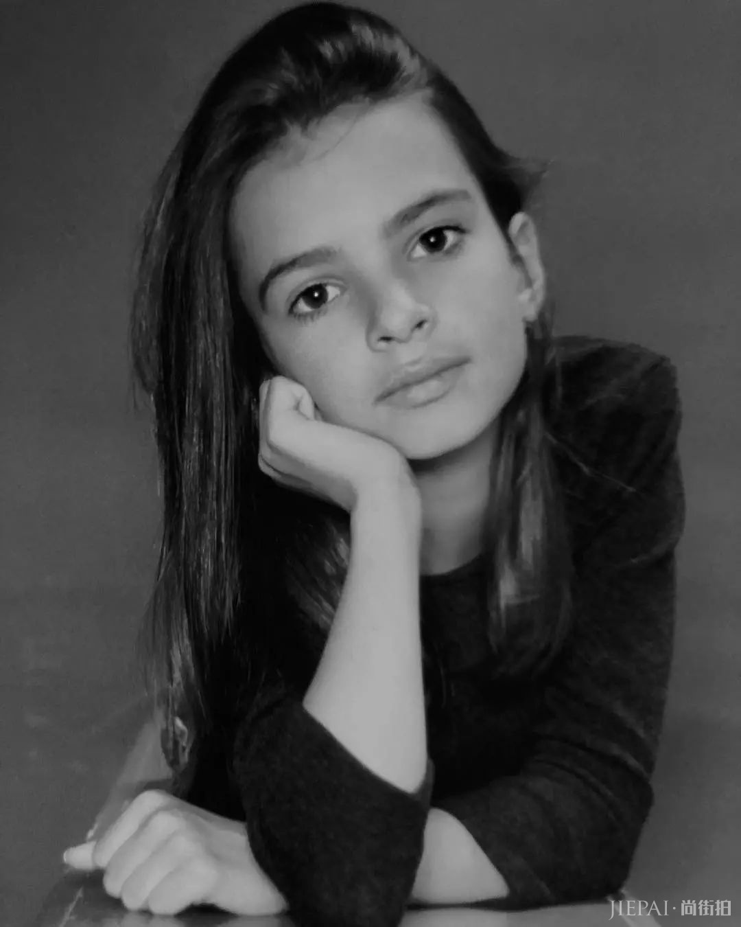 参加游行被捕 这位豪放的模特小姐姐可不止“敢脱”这么简单!