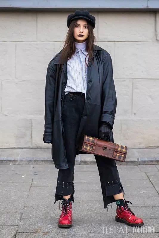 欧美街拍 潮流人士只需要这双靴子！显瘦雨天还适合