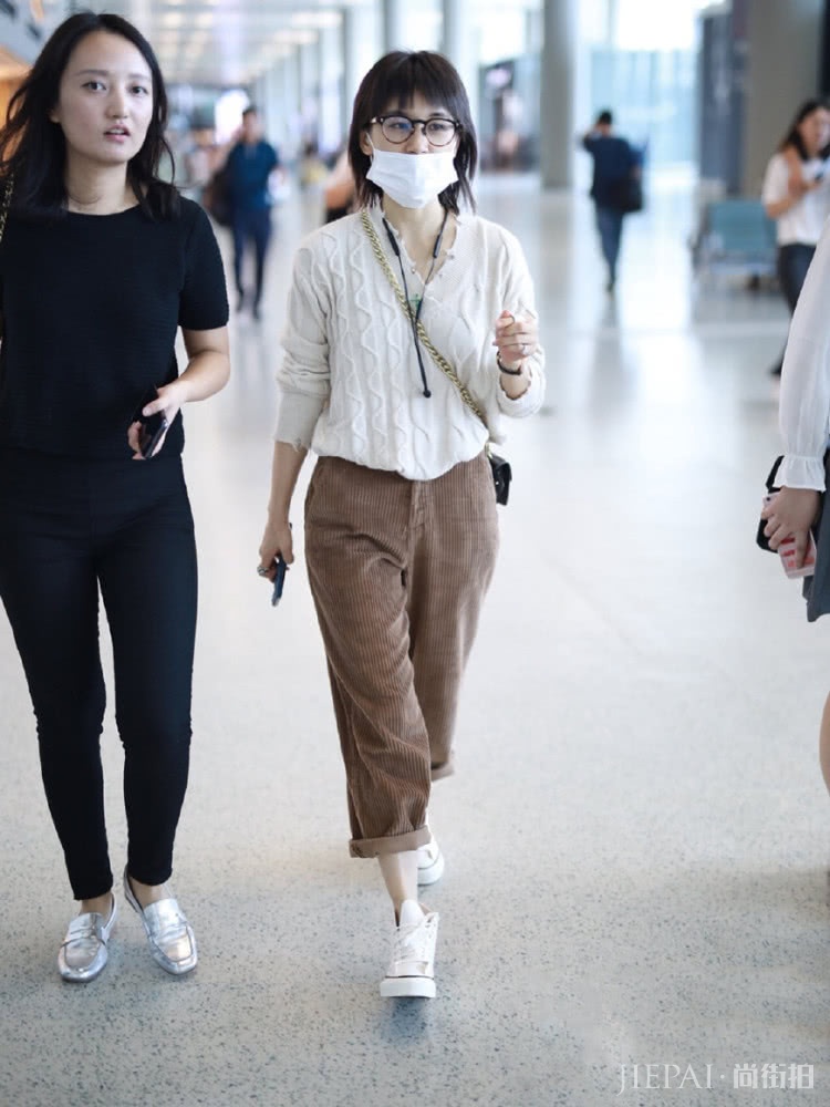 鸡心领毛衣又火了,不仅少女辣妈爱穿,娘娘们也喜欢