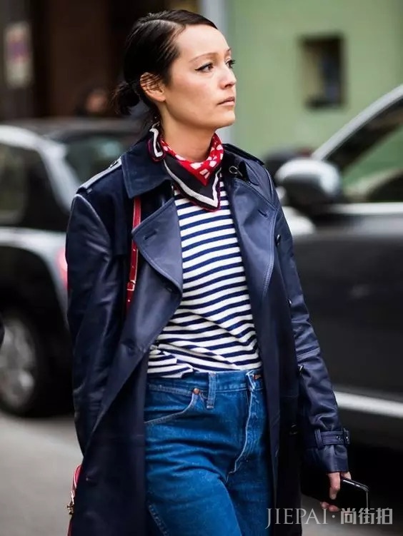 秋冬季节越来越凉 不会穿条纹衫你就少了很多穿搭乐趣