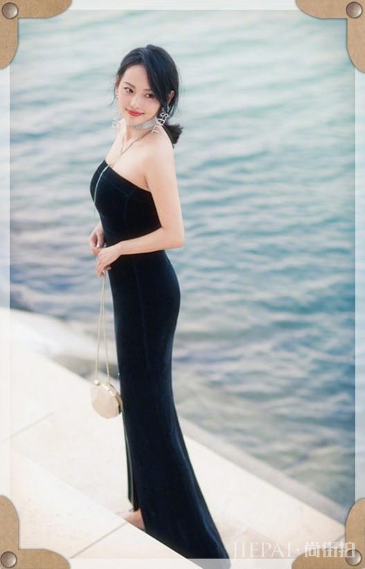 看肩宽的张嘉倪如何穿衣！