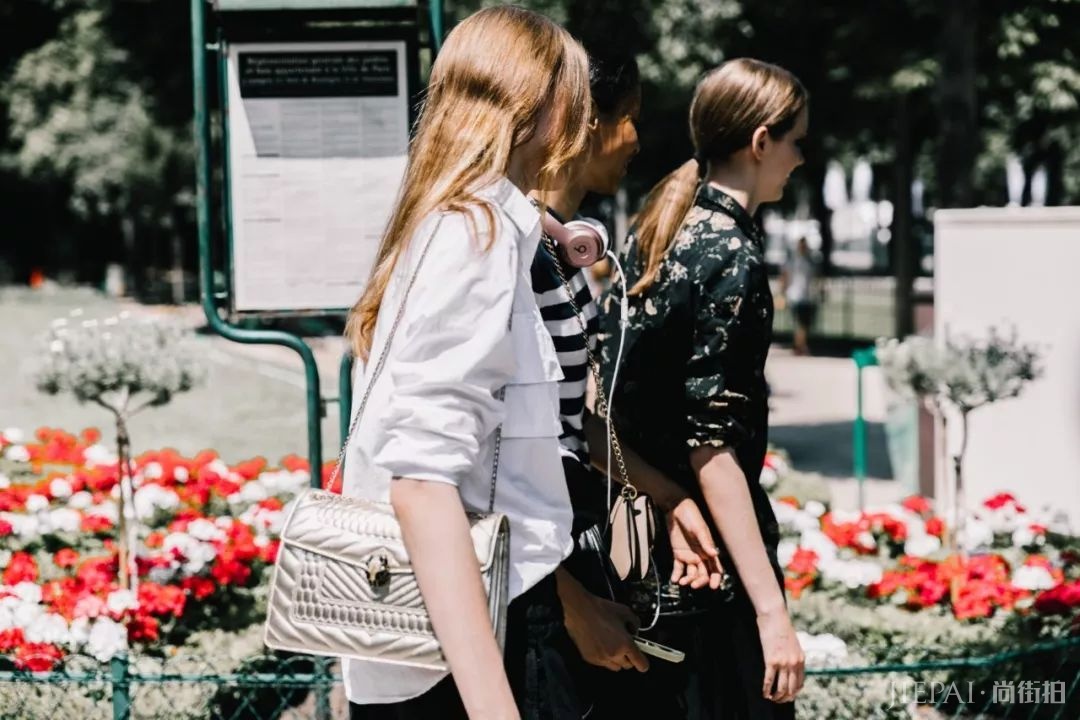 衣服“卷个边”，时髦到没边！