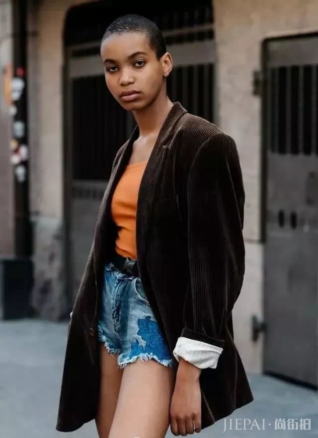 小时候的灯芯绒还记得吗?2018又火了,她们穿上美到犯规