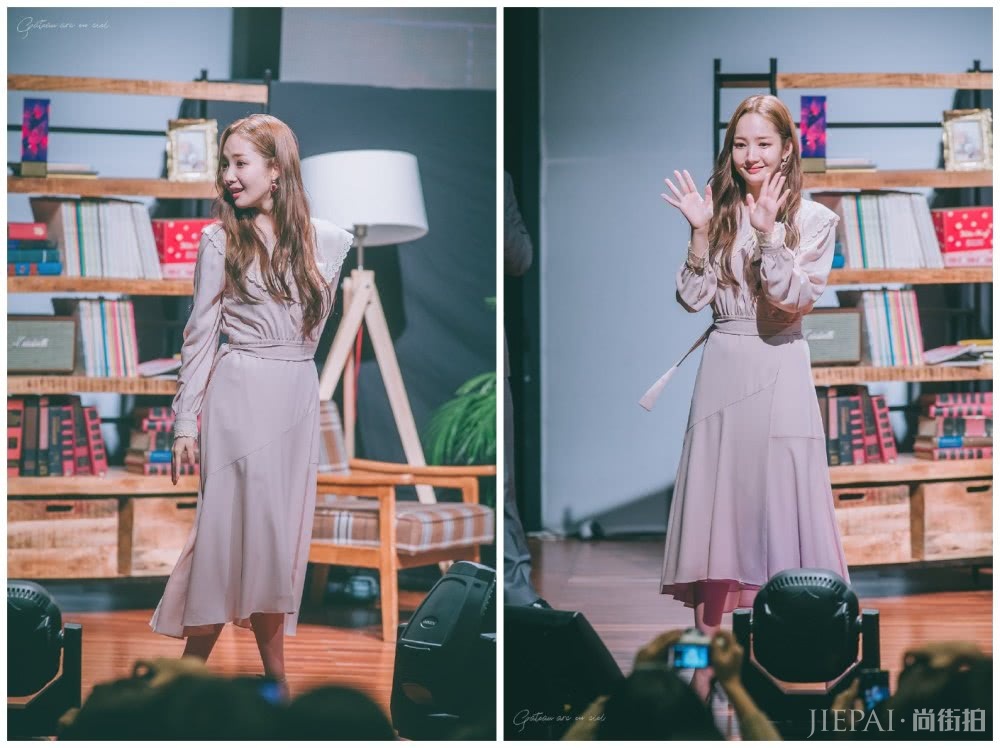 朴敏英穿连衣裙和李圣经撞衫,邻家姐姐和青春少女你喜爱哪种风格?