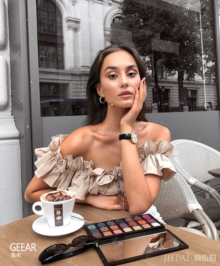 这位时尚博主简直就是一本时尚教课书！美照Pose跟这位时尚博主摆让自己美美的！