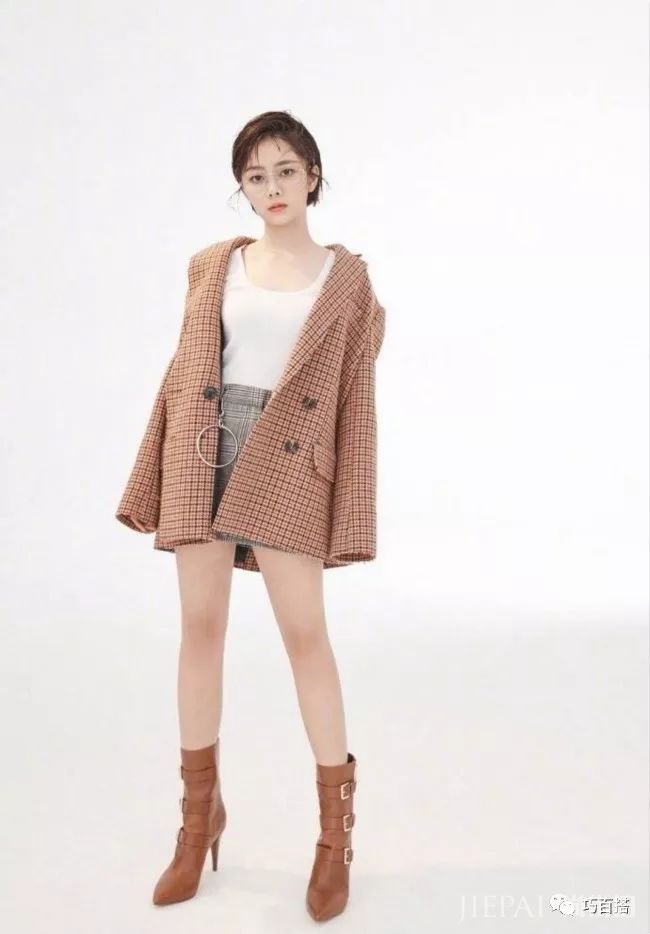 谭松韵衣日常造型简约又时尚，简直不要太美了