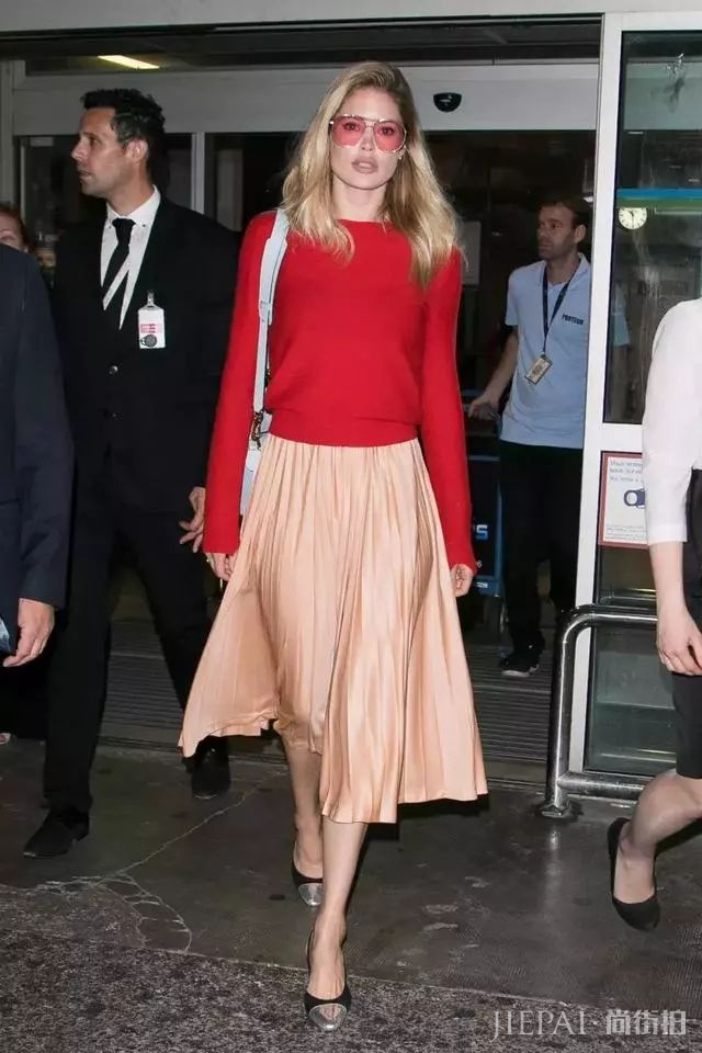 街头潮人告诉你 秋冬季度穿这6条裙子,美过一整年