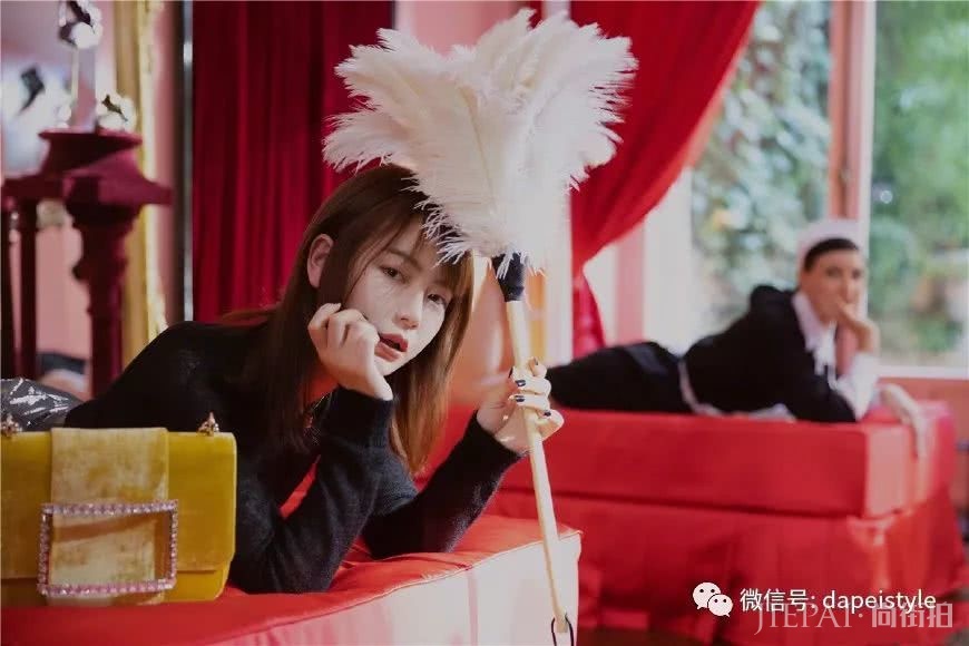 戚薇换新发型,放下刘海秒变“二次元美男子”,戚哥真是百变