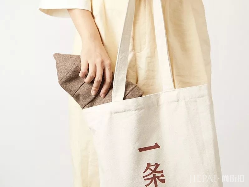 要想显脸小,帽子不可少