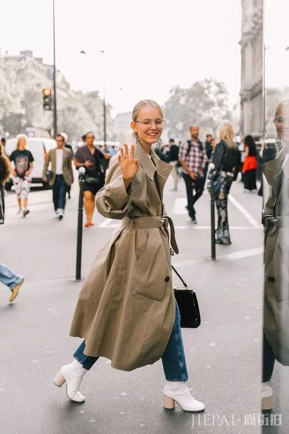 欧美街拍 风衣＋牛仔烟管裤好看到爆