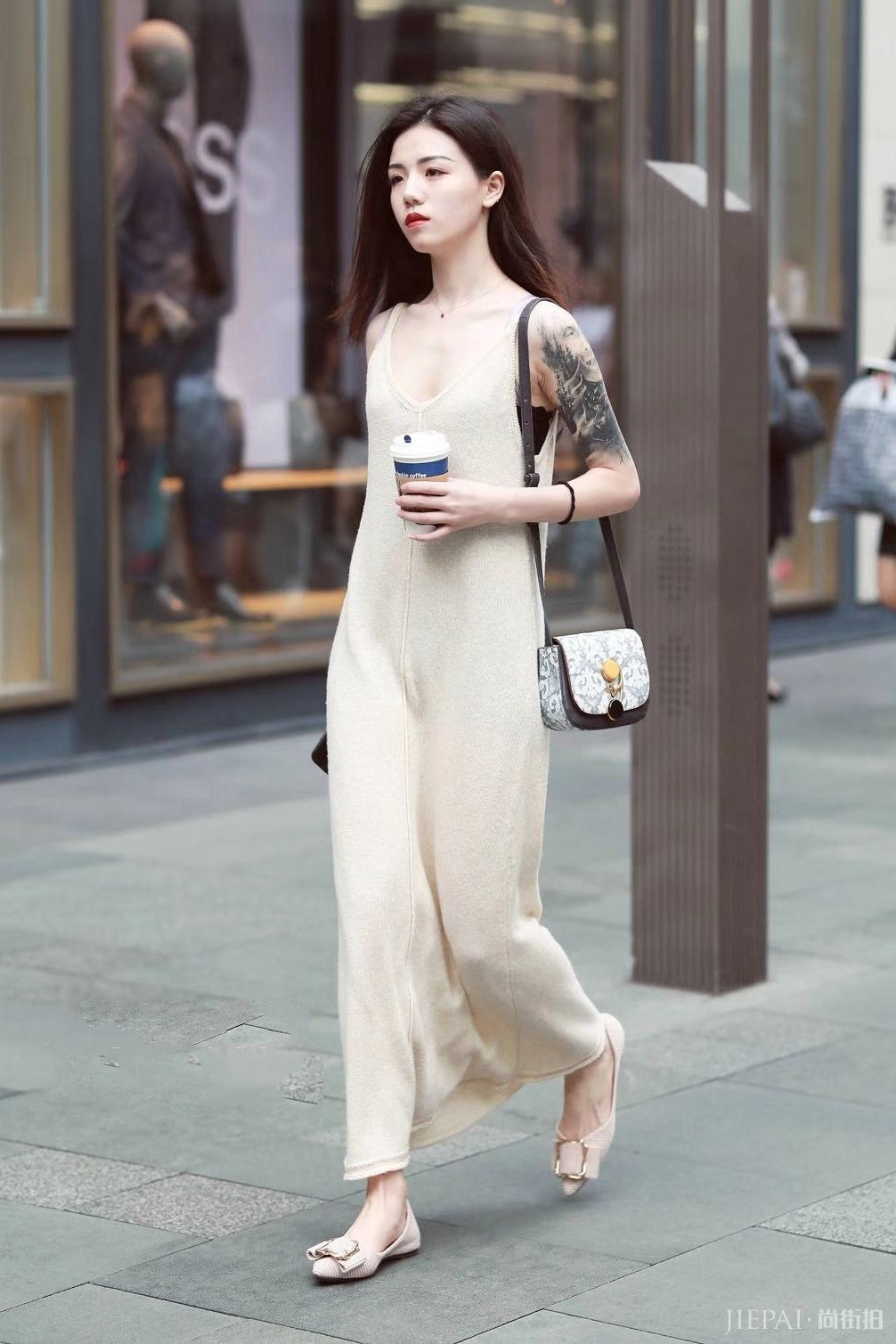 国内街拍:颜值美若天人,美如画
