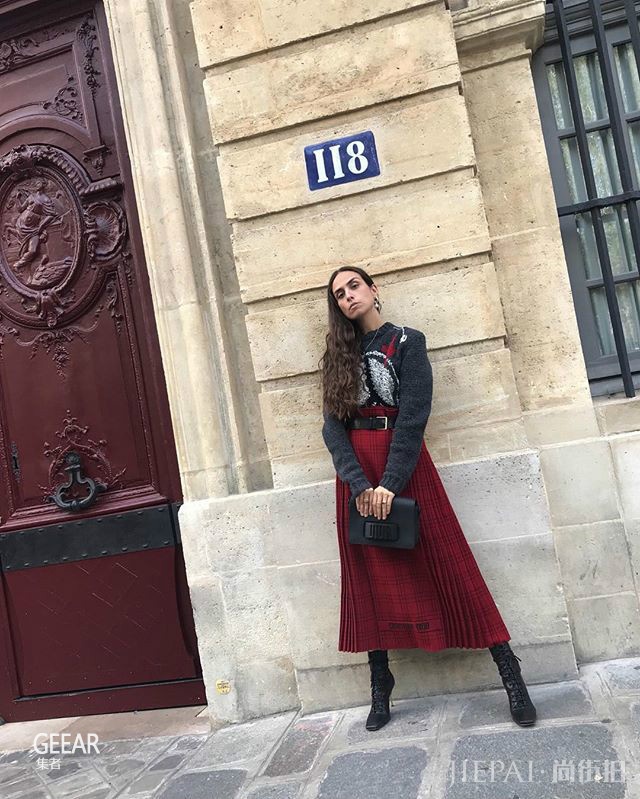 秋冬季节显瘦不臃肿的穿搭方法！精选10+款中长裙造型！