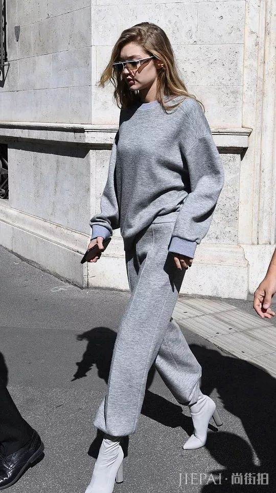 秋冬同色系衣服搭配?最气质的穿搭!