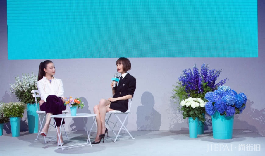 30岁倪妮气质感真好，编发造型西服搭配格子裙穿搭，少女感爆棚