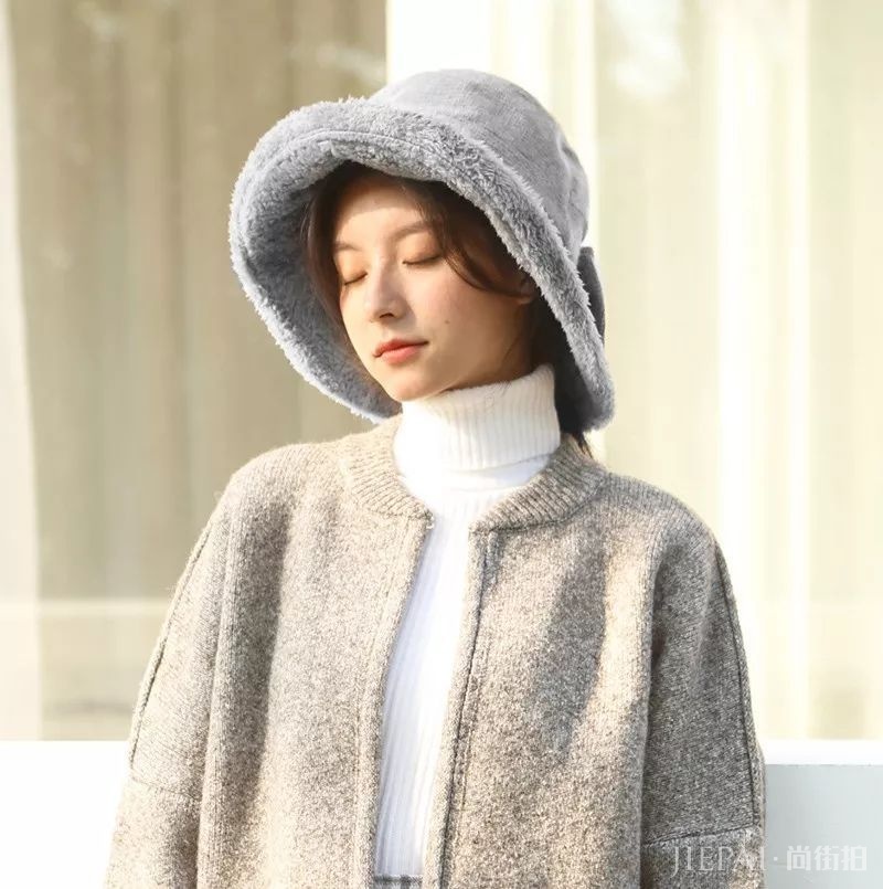 要想显脸小,帽子不可少