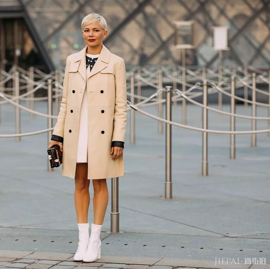 风衣+短裙！学会这几招搭配秋冬照样做腿精！！