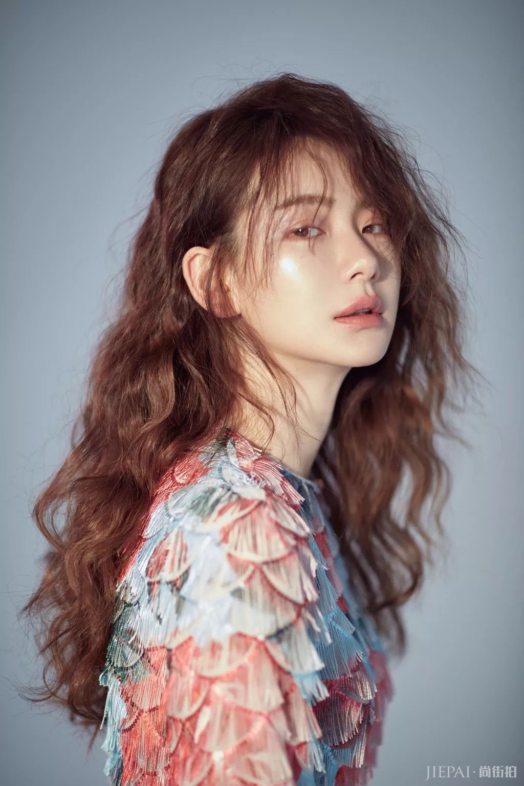 烫发发型,她的海藻头火了减龄显脸小!