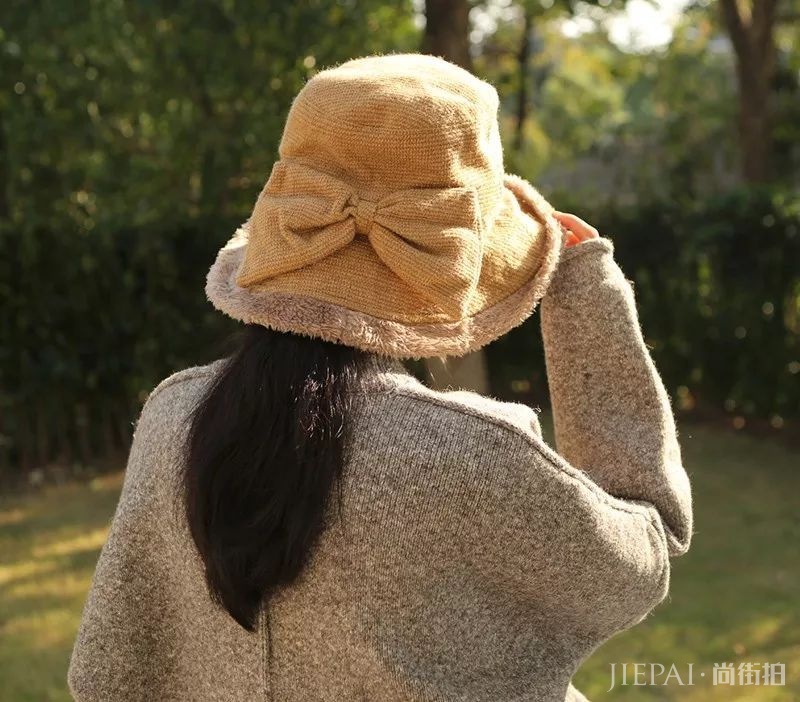 要想显脸小,帽子不可少