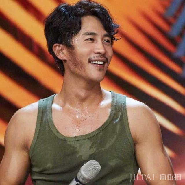 新恋情曝光?杜淳被曝深夜与美女k歌 一同回家过夜