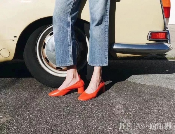 秋天女生们都穿什么鞋 茶系奶奶鞋在今年已成为最热单品