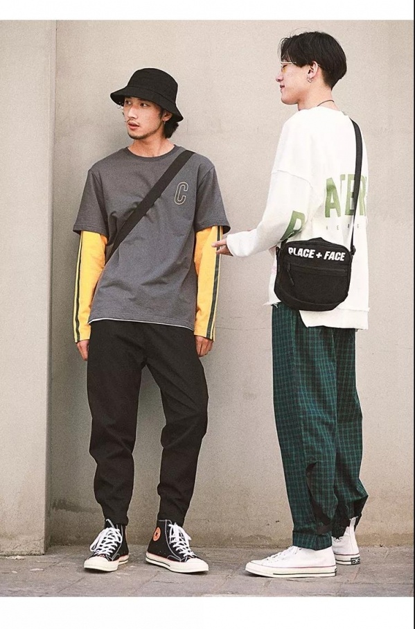 秋冬男生这样穿搭卫衣 瞬间成为真男神