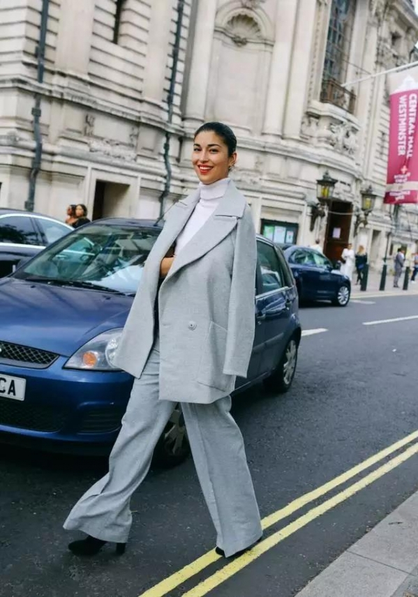 秋天穿什么颜色的衣服？把这2个颜色穿在一起就显高级