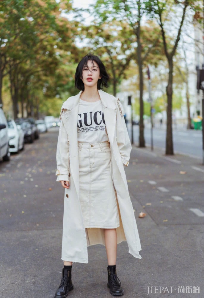 张俪穿搭走异域风格，一袭蓝色长裙性感优雅