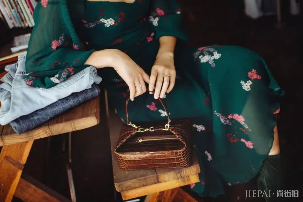 时尚博主示范 这些好看的单品陪我过秋冬