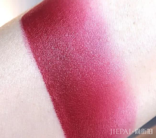 唐艺昕真会化妆 选唇色品味简直好的不要不要的