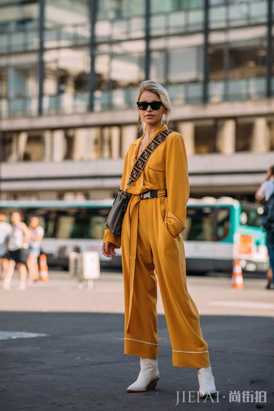 秋冬穿什么衣服上街好 让我们一起看看欧美潮人示范 让你瞬间美翻