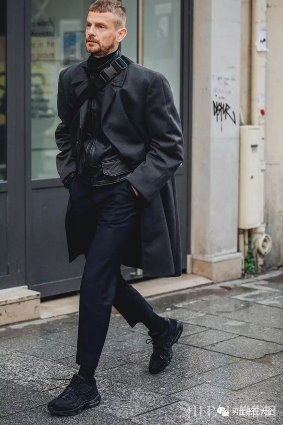 潮男看过来 用万年不淘汰的黑色单品来拯救你的秋冬穿搭