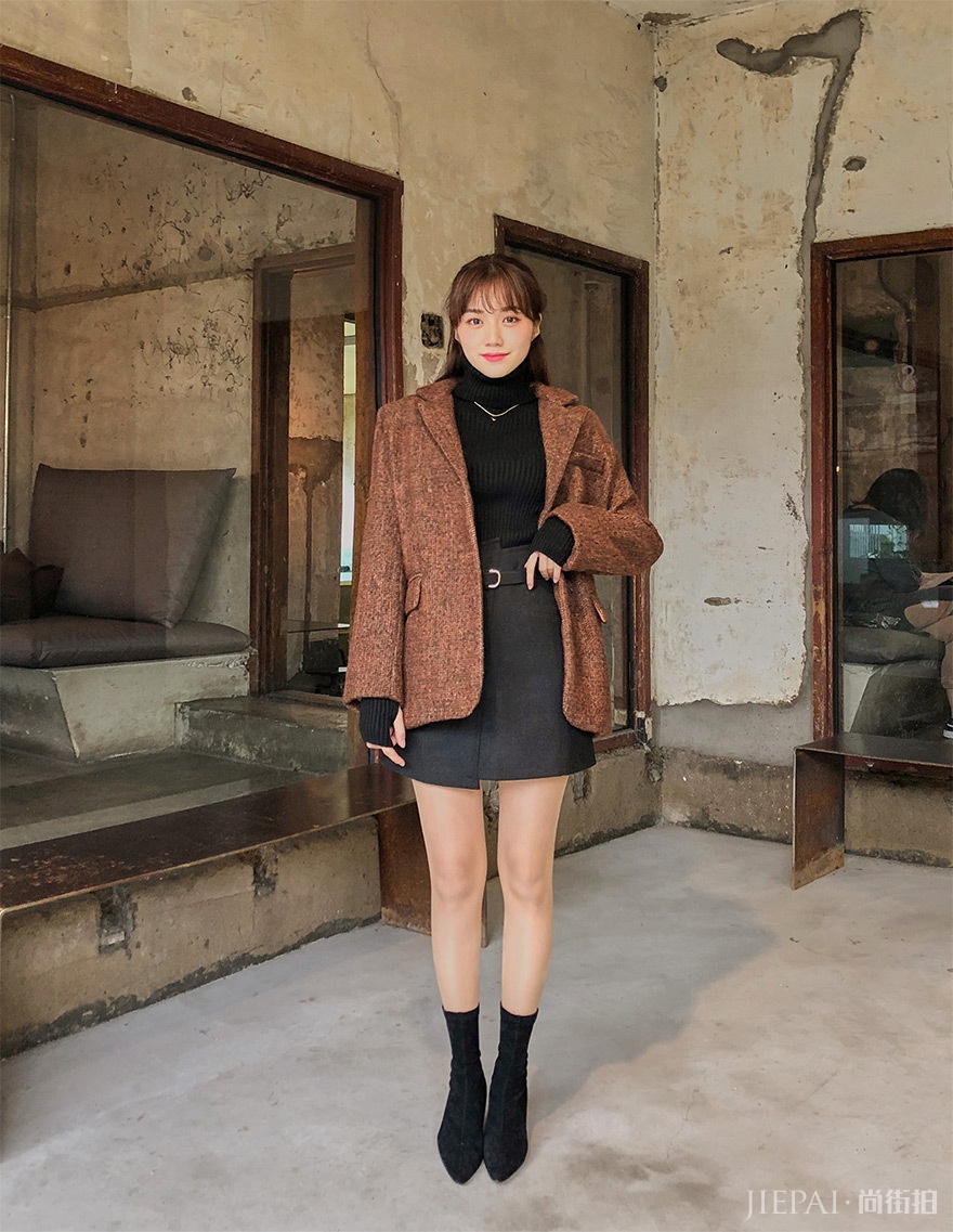 秋冬女生穿什么颜色的衣服好看