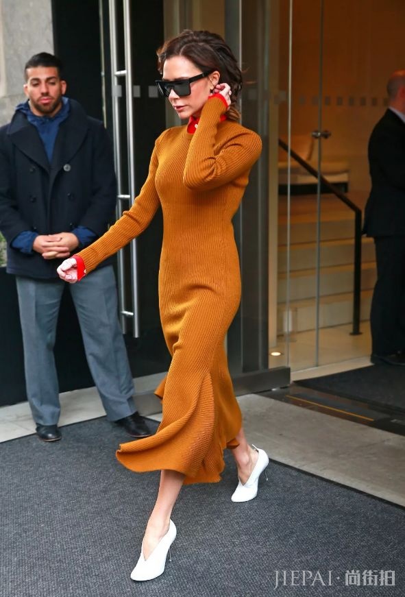 嫌针织裙显胖？看完这些秋冬针织裙搭配你就不会这样说了