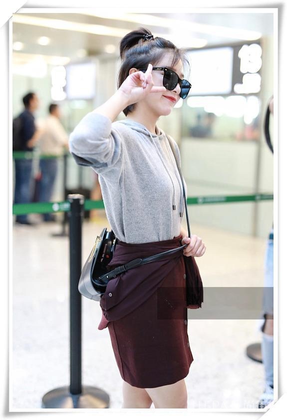 阚清子短裙却不显腰身，网友：女神就是不一样