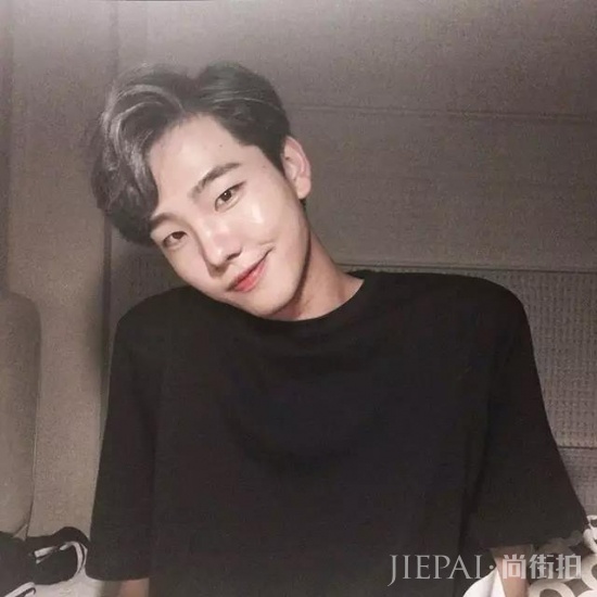 单眼皮男生留什么发型好看 单眼皮男生的发型选择