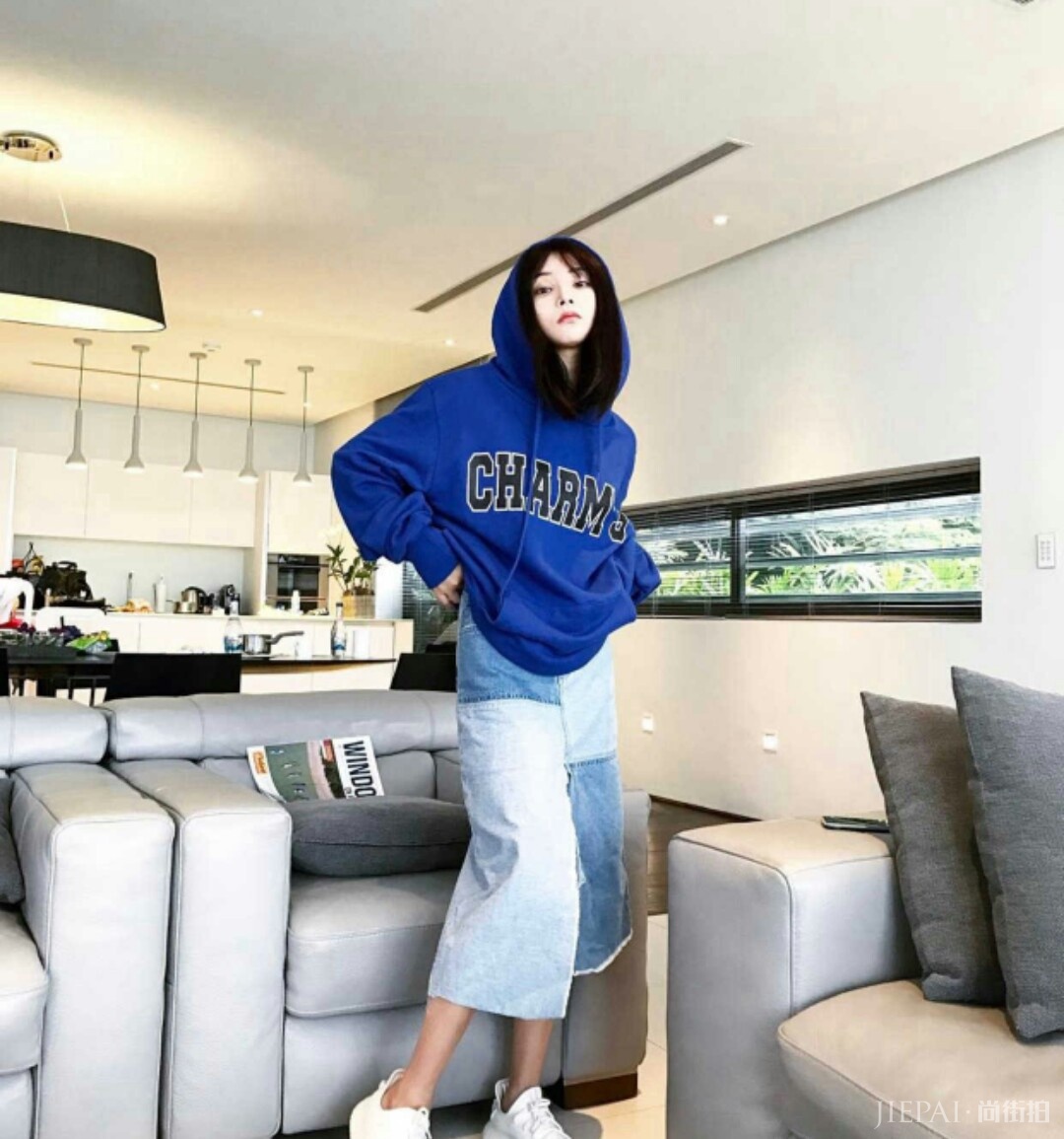 抓住秋天的尾巴，尽情享受短裙吧