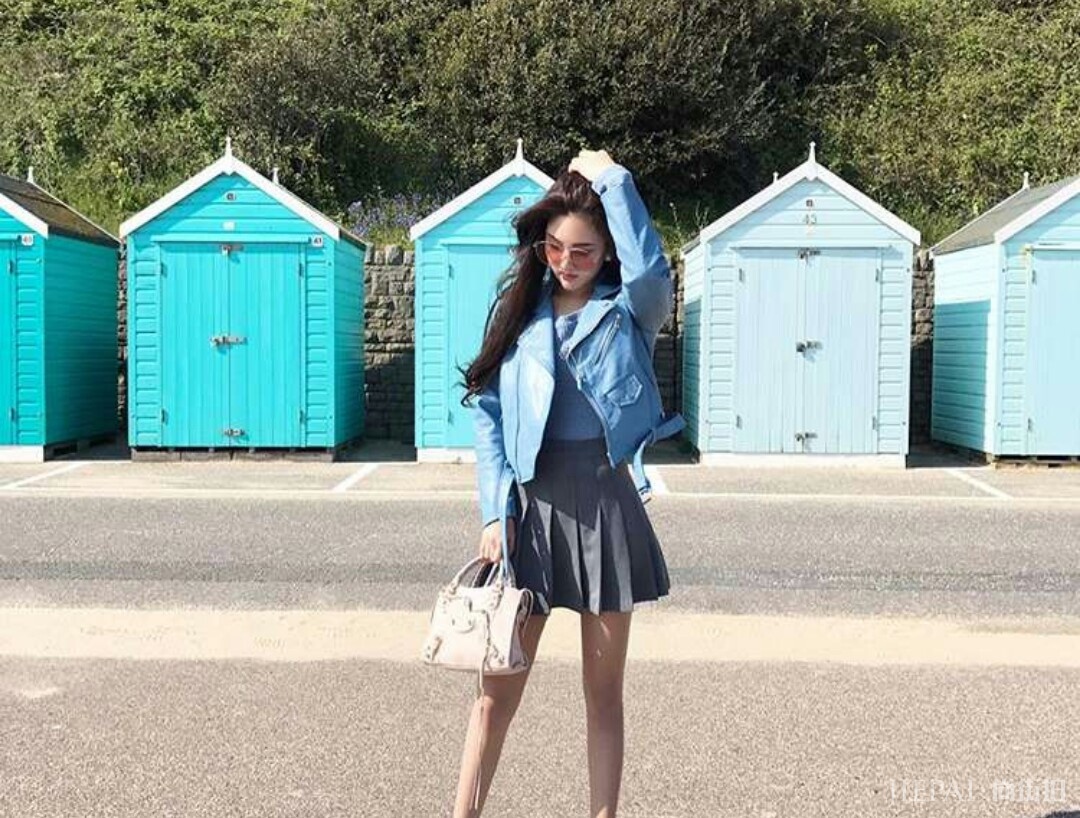 抓住秋天的尾巴，尽情享受短裙吧