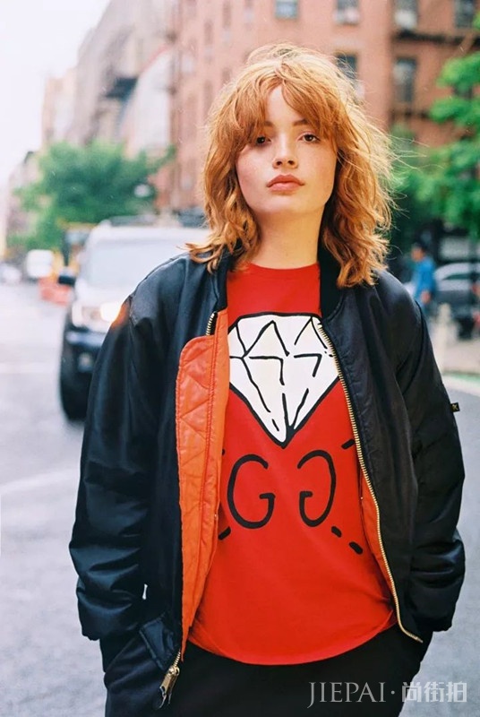 秋冬卫衣怎么搭配外套好看?短外套加卫衣让你的秋搭开挂