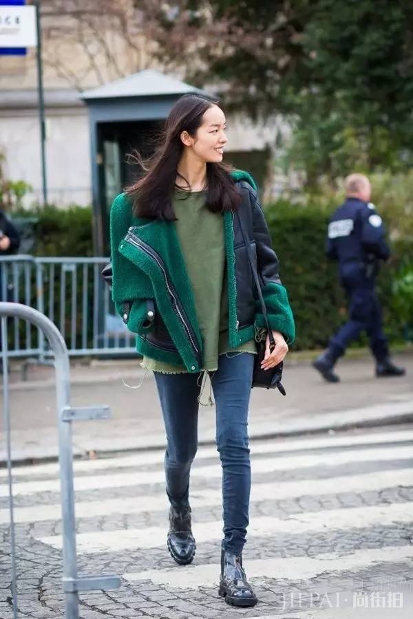 短款夹克怎么搭配好看 把这些显腿长的LOOK学起来