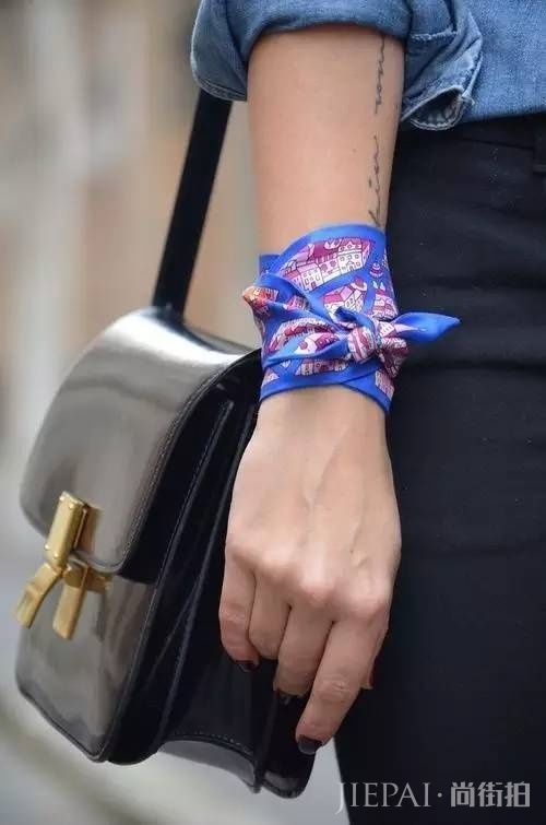 秋天就得搭配丝巾,丝巾的N种系法!