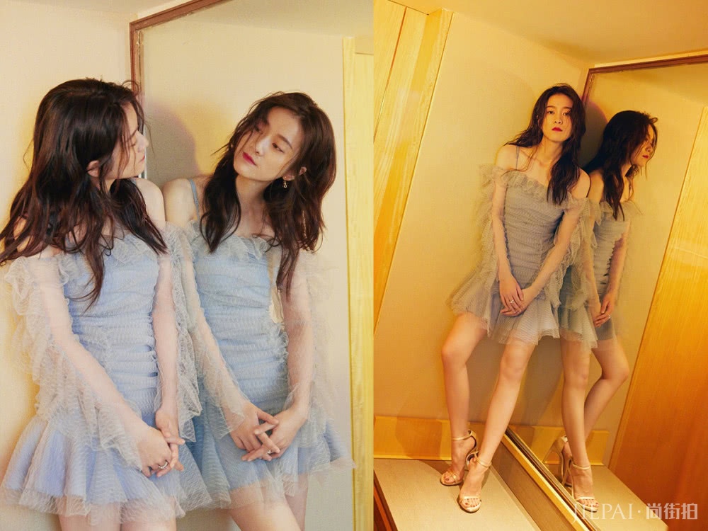 陈瑶撞衫张雪迎,穿同一款蓝纱裙,但编个头发就完全不一样了