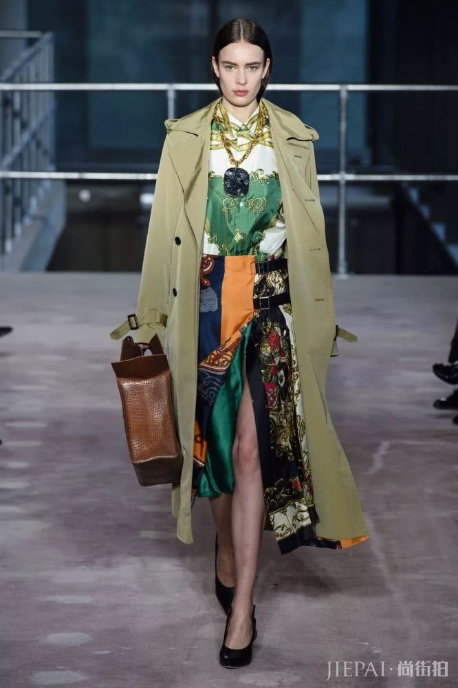 穿衣配丝巾,四两拨千斤 喜欢丝巾的同学来看看这份最全的丝巾搭配攻略吧