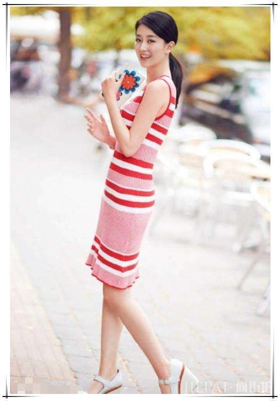 乔欣豁出去了,短裙就靠一根拉链支撑,网友:秀长腿也要有底线