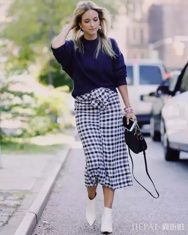 街头潮人告诉你 秋冬季度穿这6条裙子,美过一整年