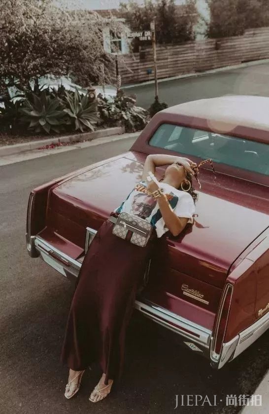 红梨色衣服怎么搭配 秋天更新衣橱色调少不了它