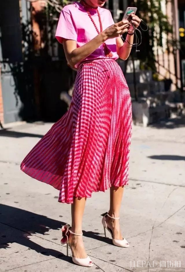 百褶裙显胖、显胯宽？学高圆圆不同身材不同穿法，时髦仙气还有范儿！